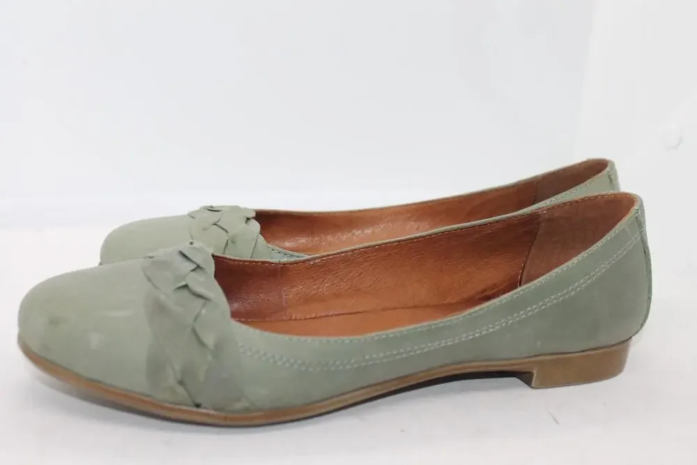 Kravings Sage Green Queens Ballet Flats sz 9